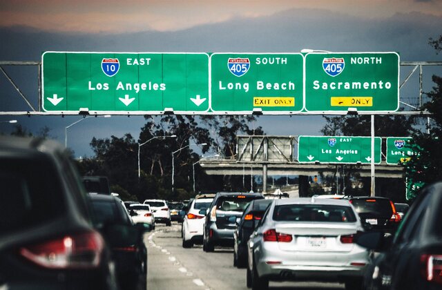 Kaliforniya’da 2025 Trafik Kuralları Değişti! Yeni Yasaları Biliyor&nbsp;Musunuz?